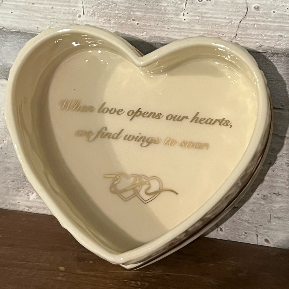 Lenox Doves Of Peace Heart Trinket Box Wings Of Love Intricate Floral Gold Trim - Picture 4 of 7